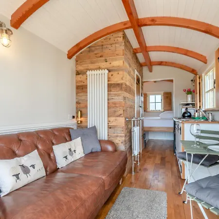 Holiday home Maes Shepherds Hut *